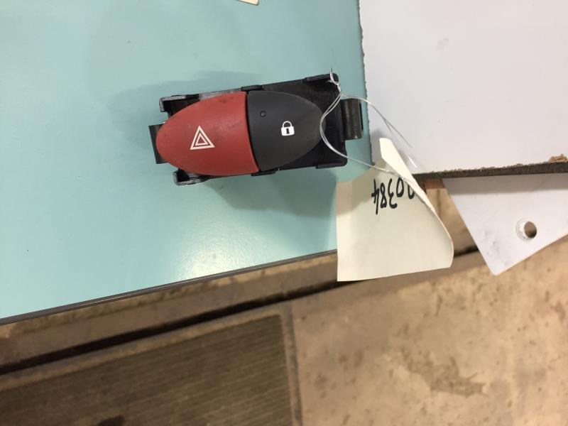 Bouton de warning RENAULT TWINGO 2 PHASE 2 Essence - 1