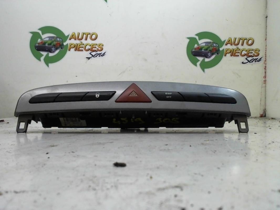 Bouton de warning PEUGEOT 308 1 PHASE 1 Diesel - 1