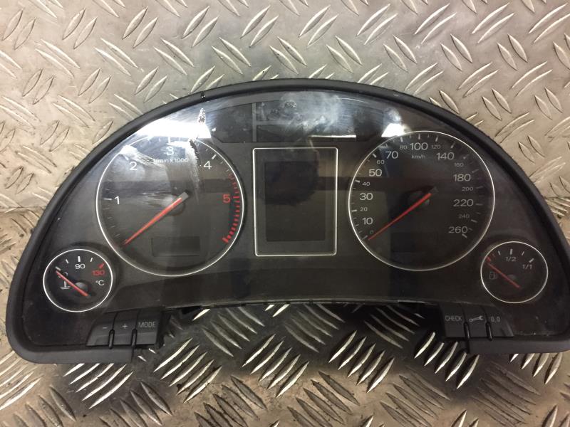 Compteur AUDI A4 2 AVANT PHASE 1 BREAK Diesel - 1