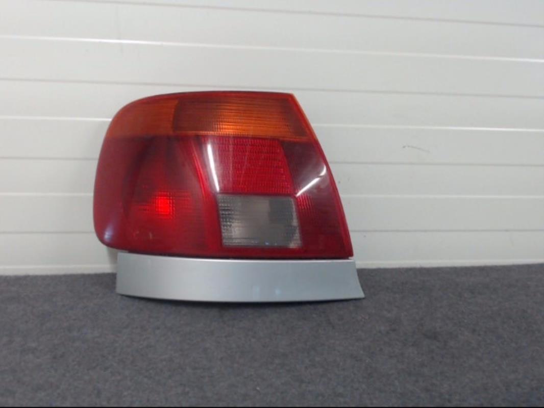 Fanale posteriore principale sinistro (luci) AUDI A4 1 PHASE 1 Diésel - 1