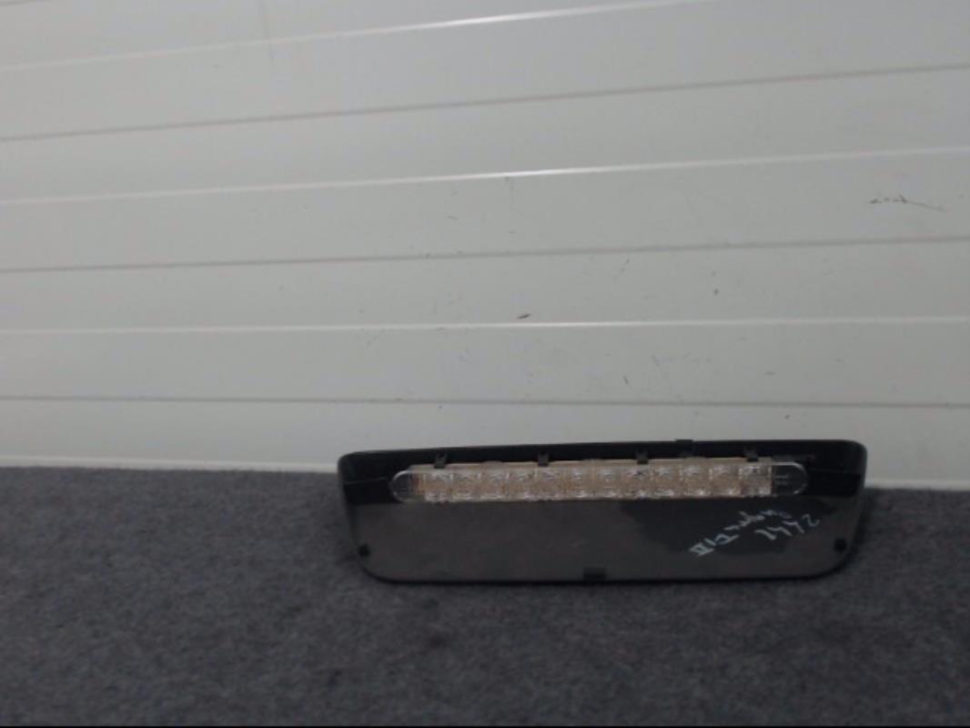 Feu arriere stop central RENAULT LAGUNA 1 PHASE 2 Essence - 1