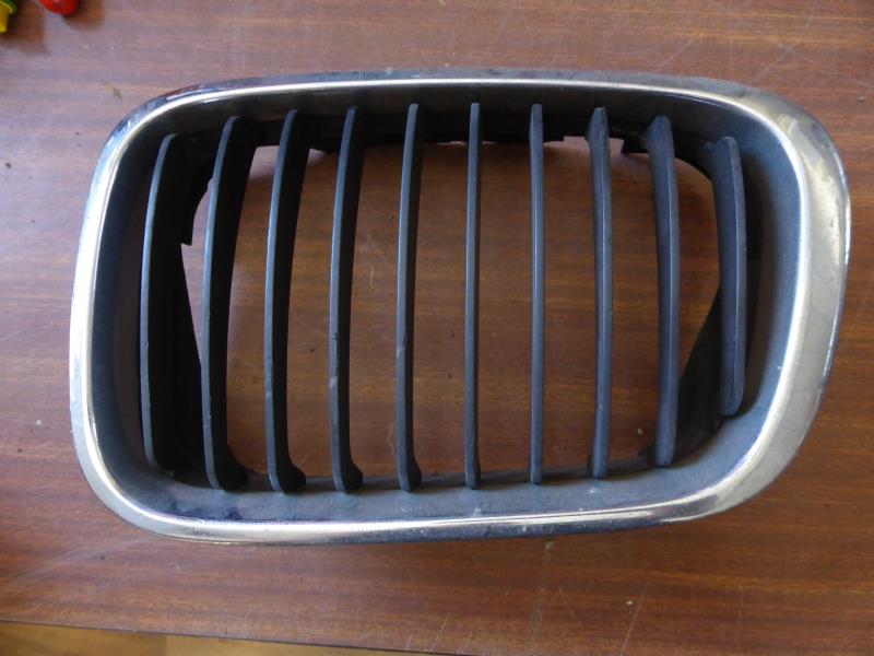 Grille de calandre gauche BMW SERIE 3 E46 TOURING PHASE 1 BREAK Diesel - 1