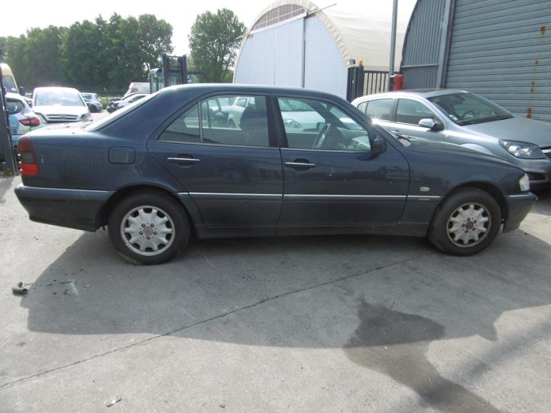 Image Feu arriere principal droit (feux) - MERCEDES CLASSE C 202