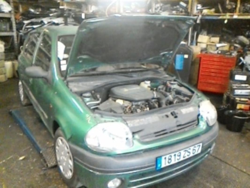 Bouton de coffre RENAULT CLIO 2 PHASE 1 Diesel - 1