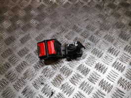 Attache ceinture arriere droit