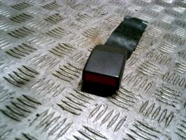 Attache ceinture arriere droit