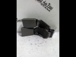 Attache ceinture arriere gauche