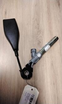 Attache ceinture avant gauche