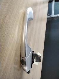 Poignee porte avant gauche