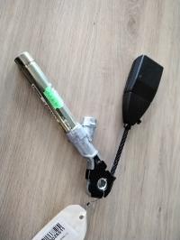 Attache ceinture avant droit