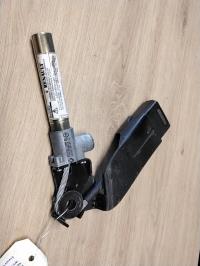 Attache ceinture avant gauche