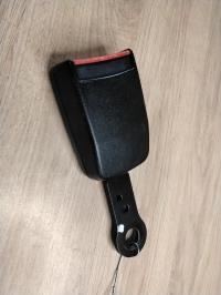 Attache ceinture avant droit