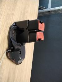 Attache ceinture arriere droit