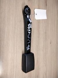 Attache ceinture avant droit