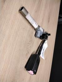 Attache ceinture avant droit