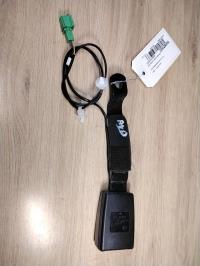 Attache ceinture avant droit