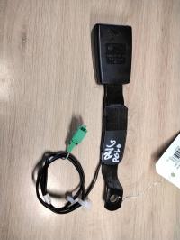 Attache ceinture avant gauche