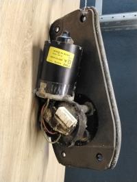 Moteur essuie glace avant