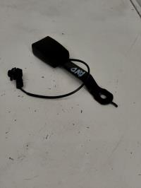 Attache ceinture avant droit
