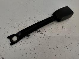 Attache ceinture avant droit