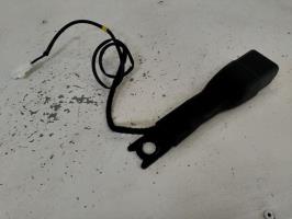 Attache ceinture avant gauche
