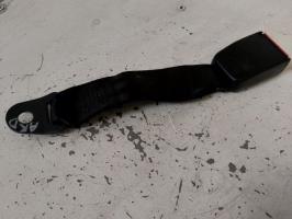 Attache ceinture arriere droit