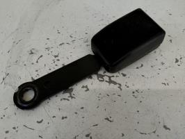Attache ceinture avant gauche