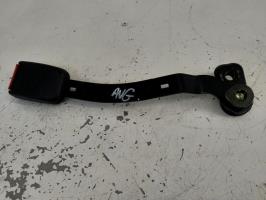 Attache ceinture avant gauche