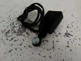 Attache ceinture avant gauche
