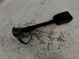 Attache ceinture avant gauche