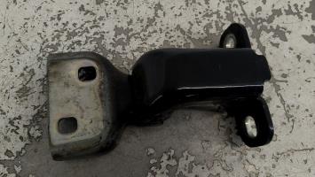 Charniere de porte avant droit