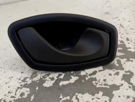 Poignee interieur avant droit