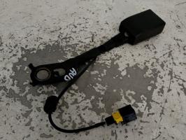 Attache ceinture avant droit
