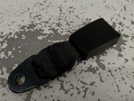 Attache ceinture arriere gauche