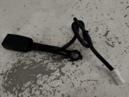 Attache ceinture avant gauche