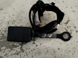 Attache ceinture avant gauche