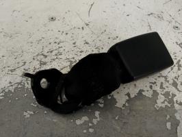 Attache ceinture arriere droit