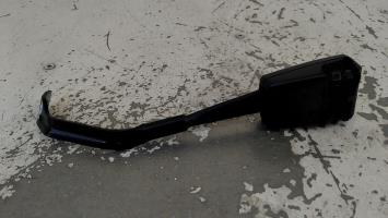 Attache ceinture avant droit