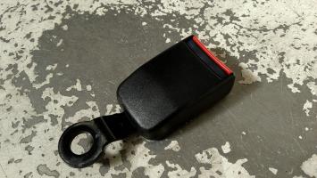 Attache ceinture arriere gauche