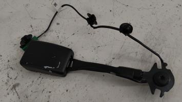 Attache ceinture avant gauche