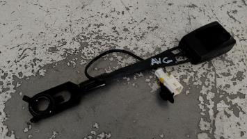 Attache ceinture avant gauche