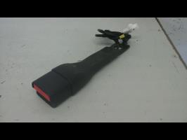 Attache ceinture avant gauche