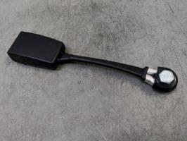 Attache ceinture avant droit