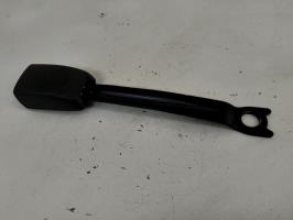 Attache ceinture avant gauche
