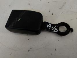 Attache ceinture avant droit