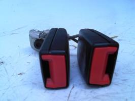 Attache ceinture arriere gauche