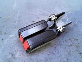 Attache ceinture arriere droit