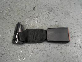 Attache ceinture arriere droit