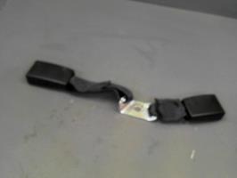 Attache ceinture arriere droit
