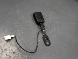 Attache ceinture avant droit